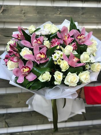 Букет цветов из: Розы и Хризантемы в Чулково