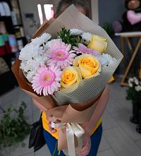 Букет цветов из:  Герберы, Розы и Хризантемы в Чулково